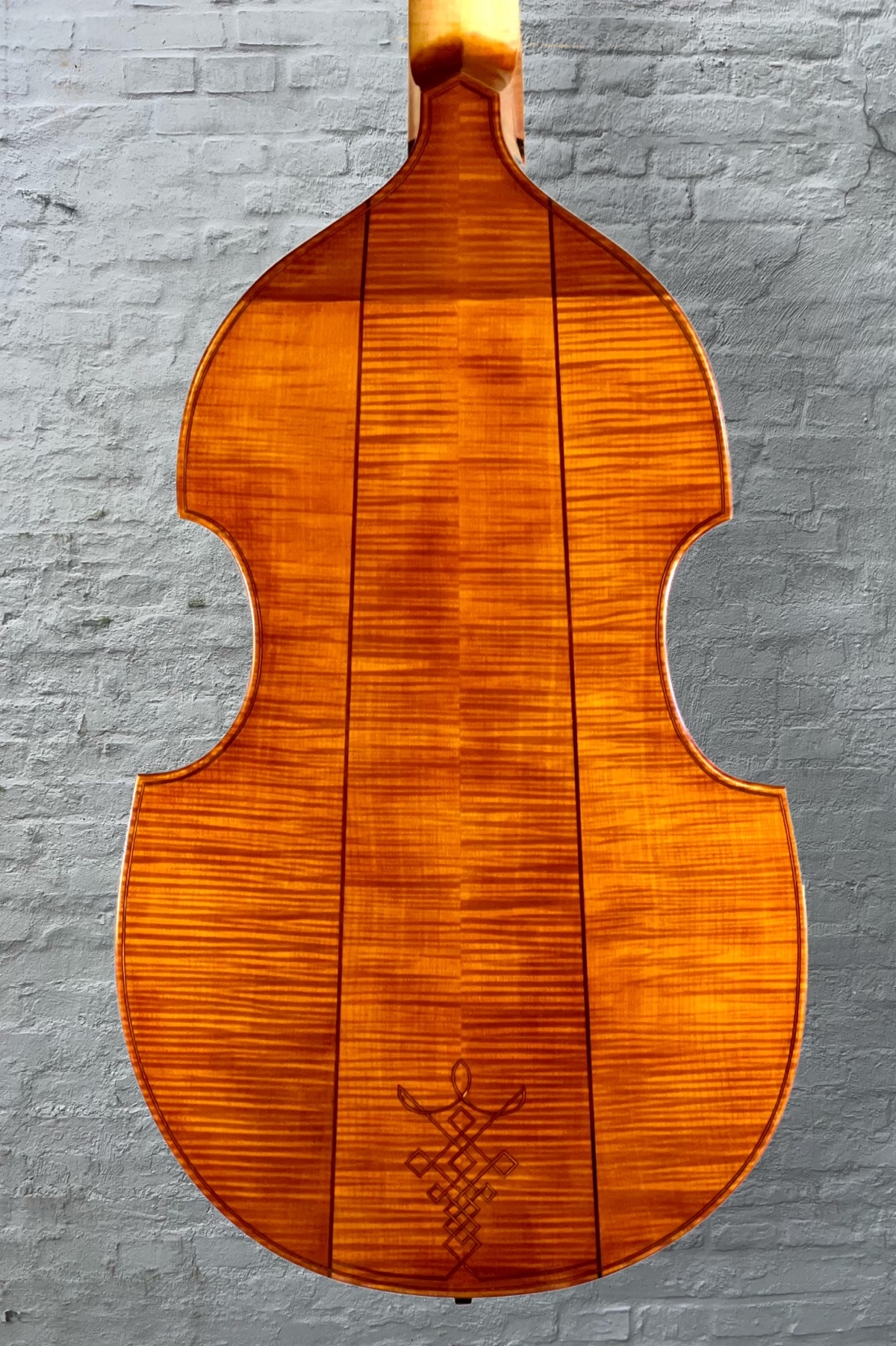 Ein fertiger Gambenboden mit Einlage